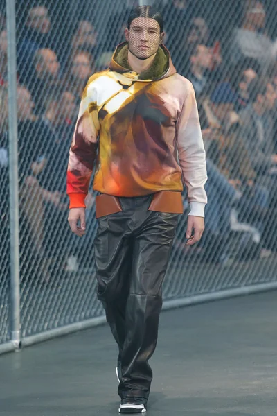 Look 11